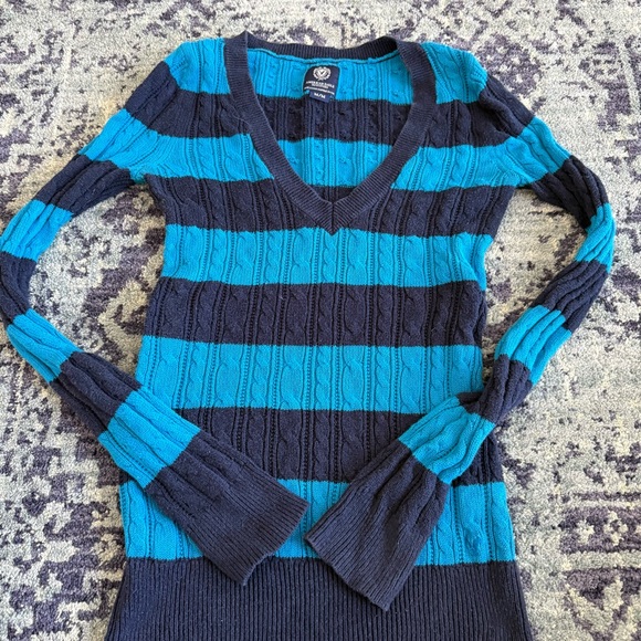 Y2K Cable Knit Teal and Navy V-Neck Tight Fit Sweater Size Medium Winter Knit - Picture 3 of 10